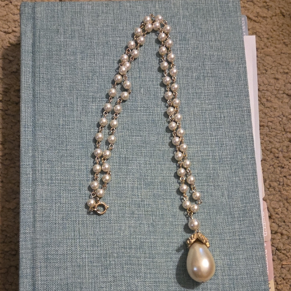 Vintage Pearl Pendant Necklace